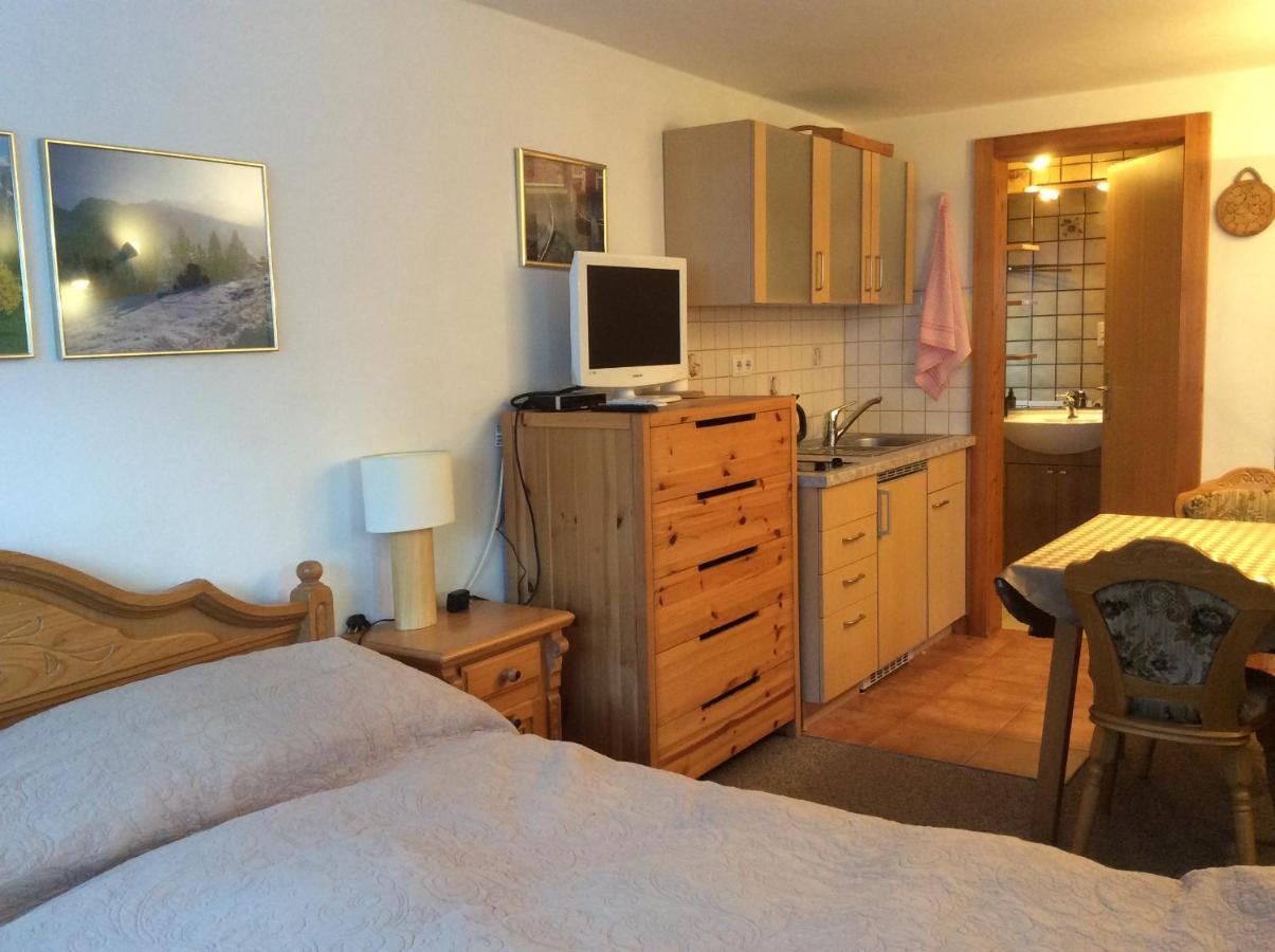 Double Room With A Kitchenette And Private Bathroom In A Beautiful Surrounding Sautens Bagian luar foto